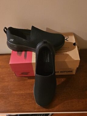 Skechers Go Walk Joy Black Slip-On Casual Sneakers NIB